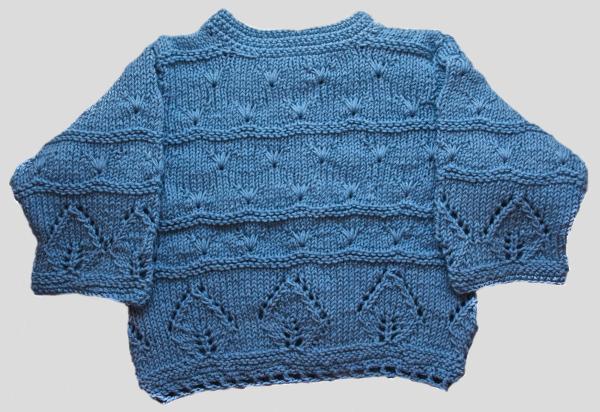 Hand knitted cardigan for babies in size EU 68/74